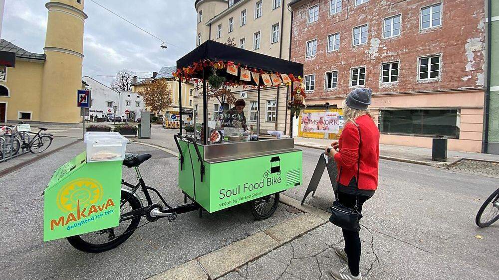 Montag bis Freitag von 10 bis 14 Uhr ist Verena Steiner mit ihrem Soul Food Bike am Lienzer Hauptplatz zu finden