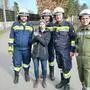 Eine aufmerksame Spaziergängerin entdeckte die Katze. Sie konnte von der Feuerwehr sicher vom Baum geholt werden