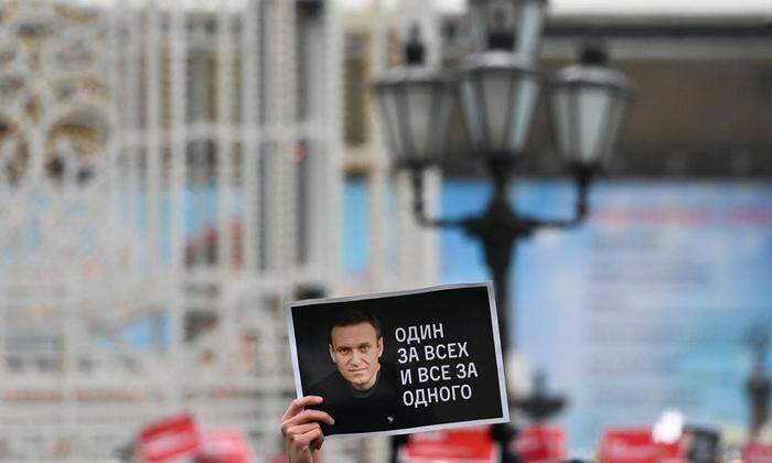 Die Demonstranten fordern Freiheit für Nawalny 