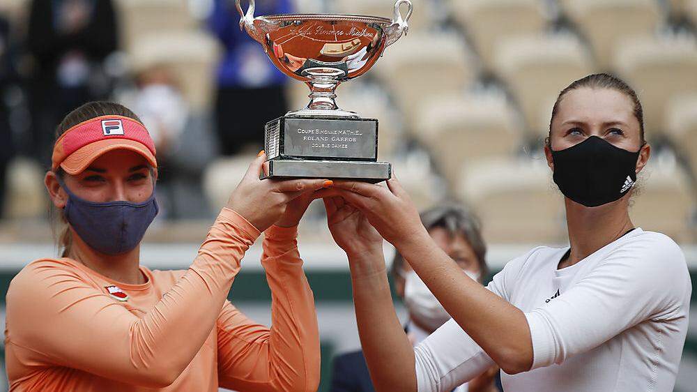 Timea Babos (links) jubelte mit Kristina Mladenovic über den Doppel-Titel bei den French Open