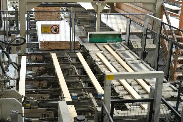 In Zeltweg stand das Brettschichtholzwerk für gerade Bauteile und Sonderbauteile bis 36 Meter, sowie die Pellets Produktion, am Besichtigungsprogramm.
