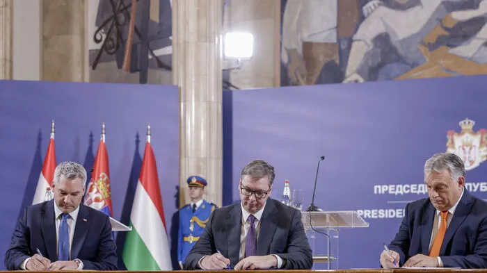Bundeskanzler Karl Nehammer (ÖVP), der serbische Präsident Aleksandar Vučić und Ungarns Ministerpräsident Viktor Orbán in Belgrad	