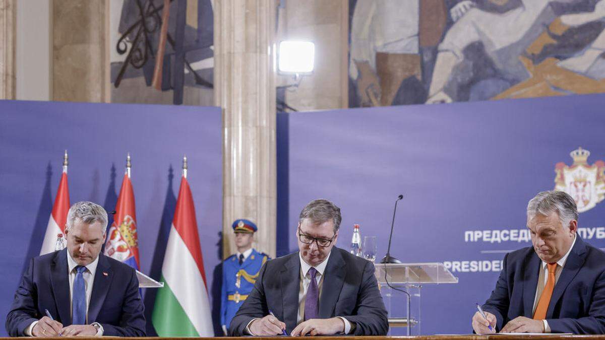 Bundeskanzler Karl Nehammer (ÖVP), der serbische Präsident Aleksandar Vučić und Ungarns Ministerpräsident Viktor Orbán in Belgrad	