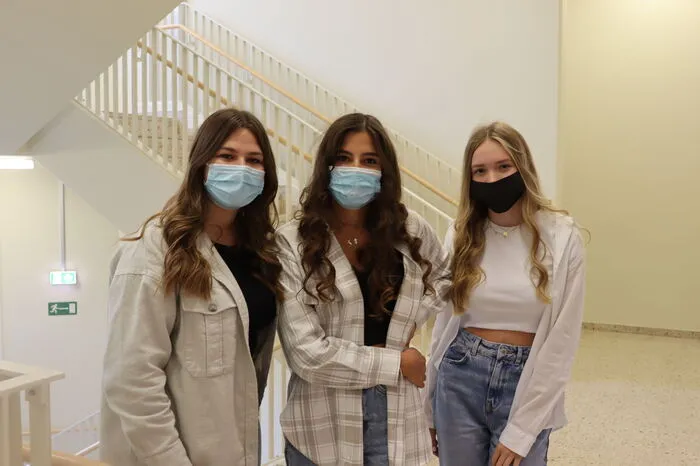 Angelina Fuchs, Linda Fasching und Sarah Ritz gehen bereits in die zweite Klasse der HAK Weiz. Ihre Nervosität hält sich in Grenzen.