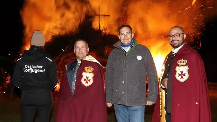 Am Foto von Links: Martin Kusternigg, Bürgermeister Gernot Prinz und Exellenz John Platzer vom Ritter Sankt Stanislaus Orden.