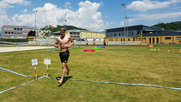 Bei brütender Hitze duellierten sich Schüler und Lehrer beim Mini-Triathlon "Miothlon" im Voitsberger Schulzentrum.