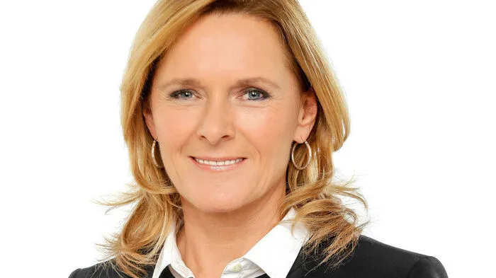 Sie leitete die Stabstelle Humanitarian Broadcasting im ORF.