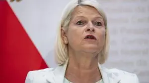 Verteidigungsministerin Klaudia Tanner unterzeichnete die Beitrittsabsicht zum Projekt Sky Shield