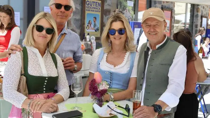 Wenn der Duft von frisch gebackenen Kärntner Kasnudeln durch die Luft zieht, regionale Produzenten ihre besten Spezialitäten präsentieren und Musik den Dorfplatz erfüllt, dann ist es wieder so weit: Das Frühlingsfest des „Slow Food Travel Marktplatzes Mittelkärnten“ lädt zum genussvollen Auftakt in die warme Jahreszeit Frühling. 