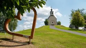 Im Wald unter der Wolfgangikirche in Deutschlandsberg sollen Verstorbene ihre letzte Ruhe finden