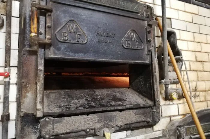 Das Herzstück der Backstube, ein rund 100 Jahre alter Ofen, war bis heute fast täglich in Betrieb.