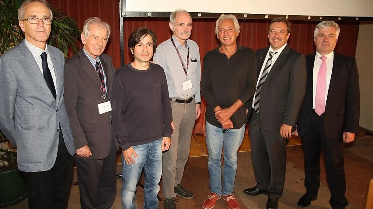 Helge Kragh (Mitte) mit Wissenschaftlern und Ehrengästen