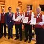 Bürgermeister Peter Neger, Kapellmeister Armin Grundner, Bezirksjugendreferent Mathias Koch, Johann Pall, Thomas Florian, Johann Hammer, Obfrau Lisa Zehenthofer (v. l.)