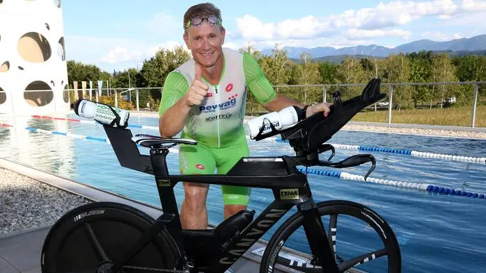 Jürgen Seifried gibt seine Erfahrungen aus dem Triathlon an Arbeitnehmer mit körperlicher Anstrengung weiter 