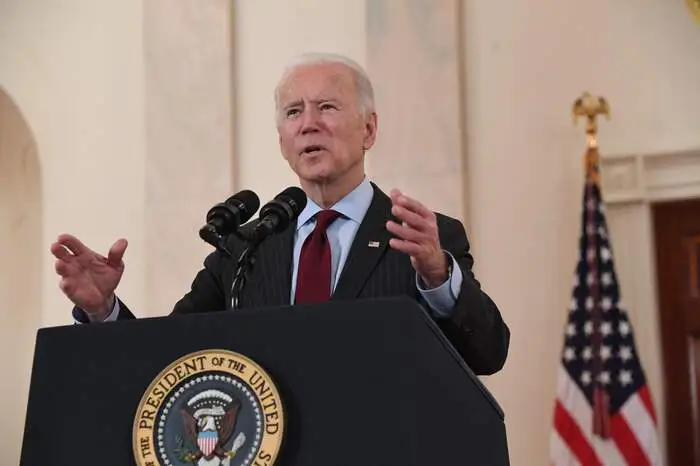 "Heute markieren wir einen wahrlich düsteren und herzzerreißenden Meilenstein", sagte US-Präsident Joe Biden unmittelbar vor der Gedenkveranstaltung in einer Ansprache.