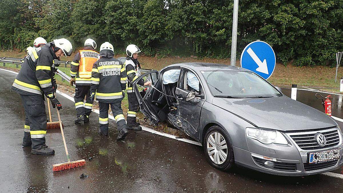 Eines der beiden Unfallfahrzeuge, an denen schwerer Schaden entstand