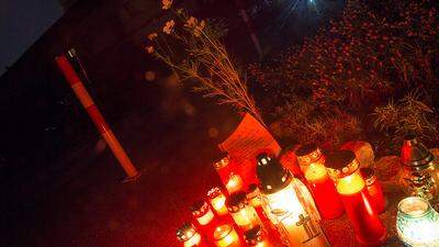 Kerzen erinnern an den getöteten Taxifahrer