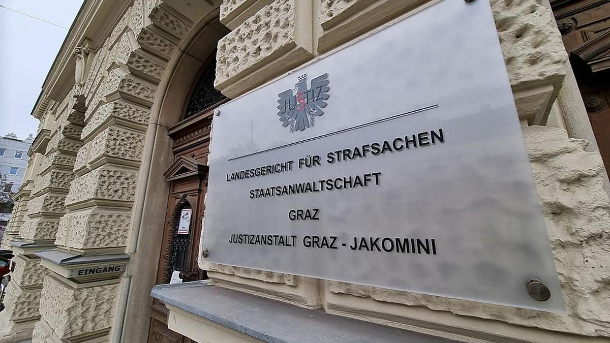 Prozess in Graz Mann brachte Peilsender am Auto der Partnerin an