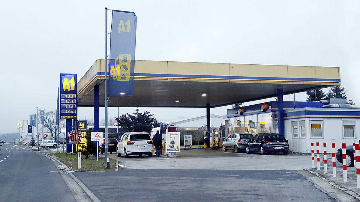 Der Verdächtige soll auch für die Überfälle auf diese Tankstelle in Burgau verantwortlich sein