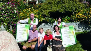 „Fünf Floras“ für die schönste Pension des Landes gab es für das Luisenheim in Laßnitzhöhe: Johann und Monika Raith, Markus und Isabella Egger und die Söhne Oliver und Felix