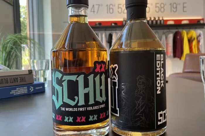 Neben dem "normalen" Schü gibt es auch noch die limitierte Black Edition