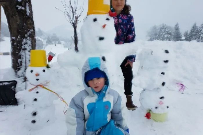 Genug Schnee für gleich drei Schneemänner!