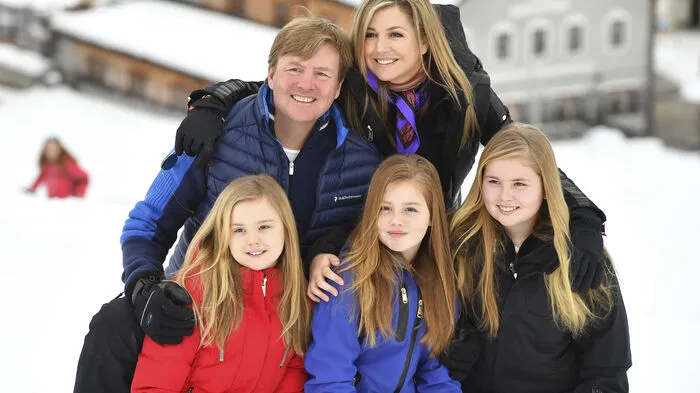 Die niederländische Königsfamilie seit vielen Jahren ihren Winterurlaub im Vorarlberger Nobelskiort Lech am Arlberg. Bereits seit 1959 halten die Oranjes der Wintersportgemeinde die Treue.