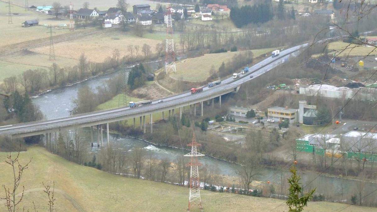 Im Bereich der S6-Brücke soll das Kraftwerk entstehen