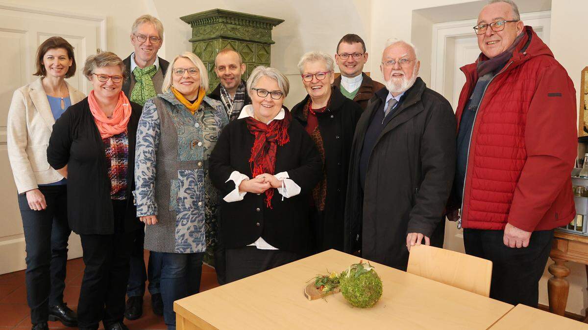 Der Vorstand des Vereins rund um Obfrau Maria Pieberl-Hatz (Mitte).