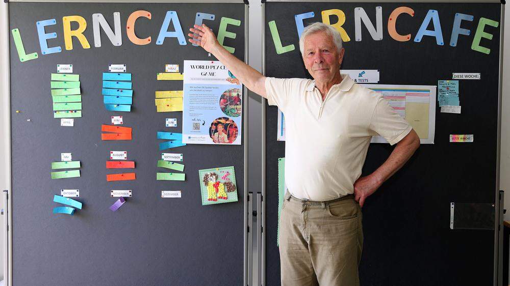 40 Jahre lang stand Günter Walko an der Tafel. Selbst in der Pension hilft er beim Lernen