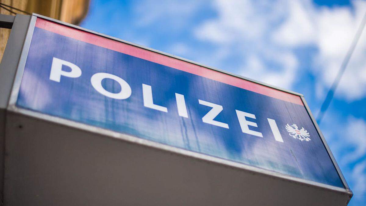 Die Polizei sucht den Unfalllenker und Zeugen