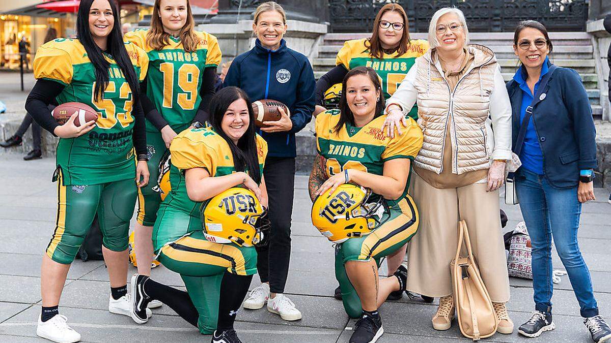 An Tag 87 in Graz dabei - die Upper Styrian Rhinos mit den Soroptimist-Clubschwestern Brigitte Soran und Nassim Ghaffari Tabrizi-Wizsy,