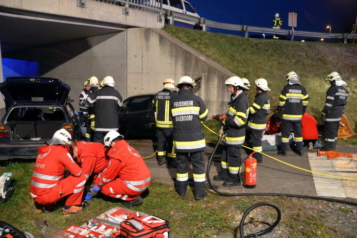 Die Herausforderungen für OLM Jürgen Steinkellner von der Feuerwehr Farrach, der Einsatzleiter dieser Übung war, und die fünf Feuerwehren waren sehr vielfältig.