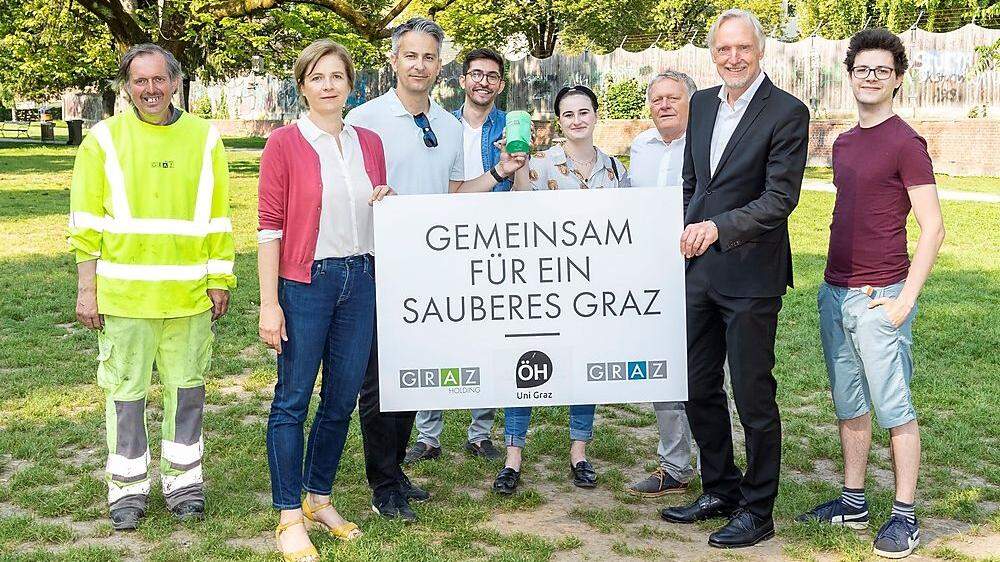 Stadtpark-Held Herbert, Stadträtin Judith Schwentner, die Stadträte Kurt Hohensinner, Günter Riegler und das neue ÖH-Team.