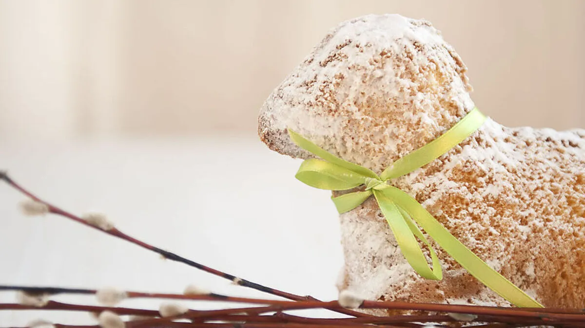 Lammfromm: mit Staubzucker bestreut und aus köstlichen Zutaten gebacken