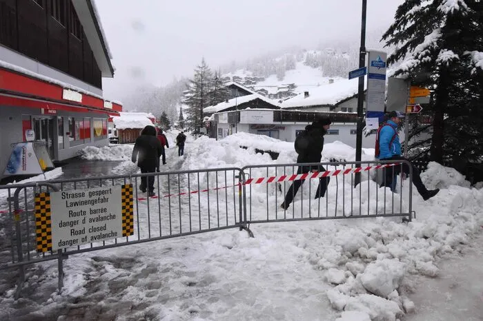 Aus- und Einfahrt nach Zermatt per Auto..