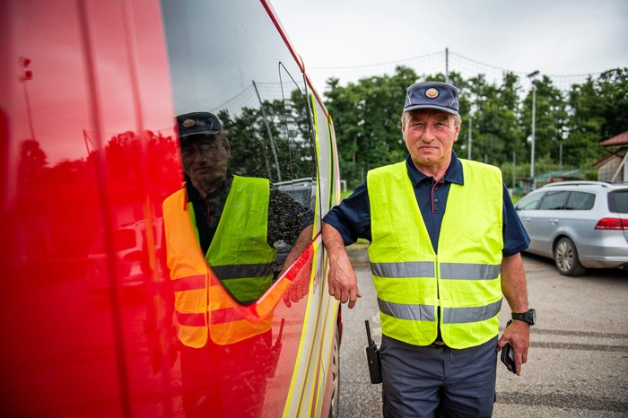 Feuerwehrkommandant Miroslav Vuk koordiniert die Aufräumarbeiten in Dolnja Bistrica. 
