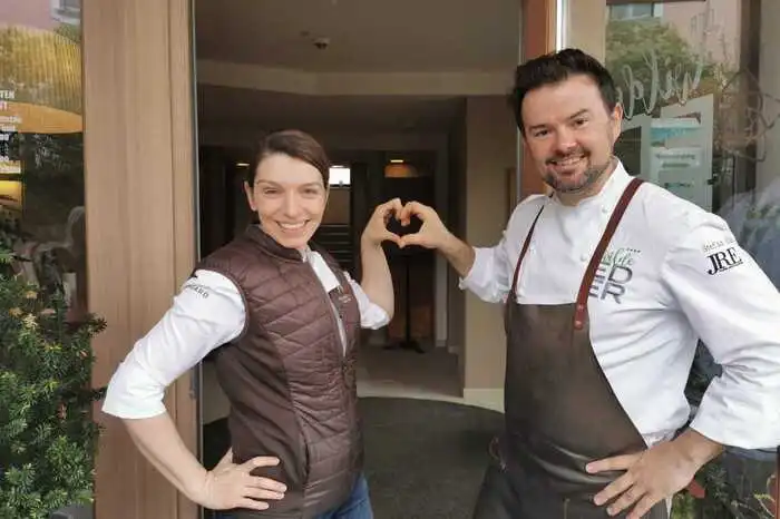 Der Haubenkoch und die Top-Konditorin haben im Wilden Eder in St. Kathrein/O. mit dem „Zeitraum“ ein Restaurant entwickelt, in dem man für die Zeit im Lokal bezahlt.