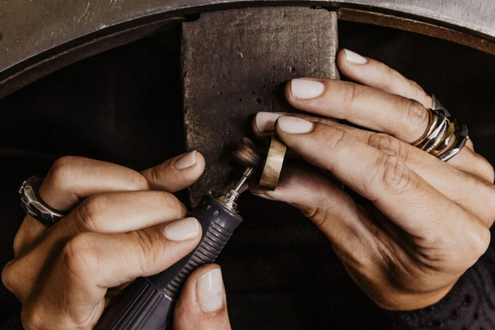 Bei Katie G gibt es keine geraden Linien, jedes Schmuckstück ist einzigartig