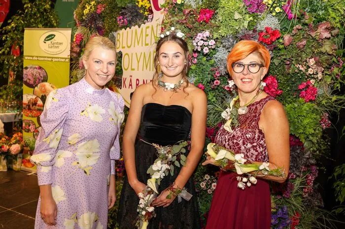 Martina Klementin führte gekonnt durch die Gala, Viktoria Kuneth-Mak und Organisatorin Regina Kneß übergaben die Preise.