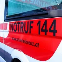 Der Verunglückte wurde von der Rettung ins Krankenhaus Lienz gebracht (Symbolfoto)