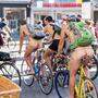 Naked Bike Ride: Auf einer vorher nicht bekannten Route ging es spärlich bekleidet durch Graz