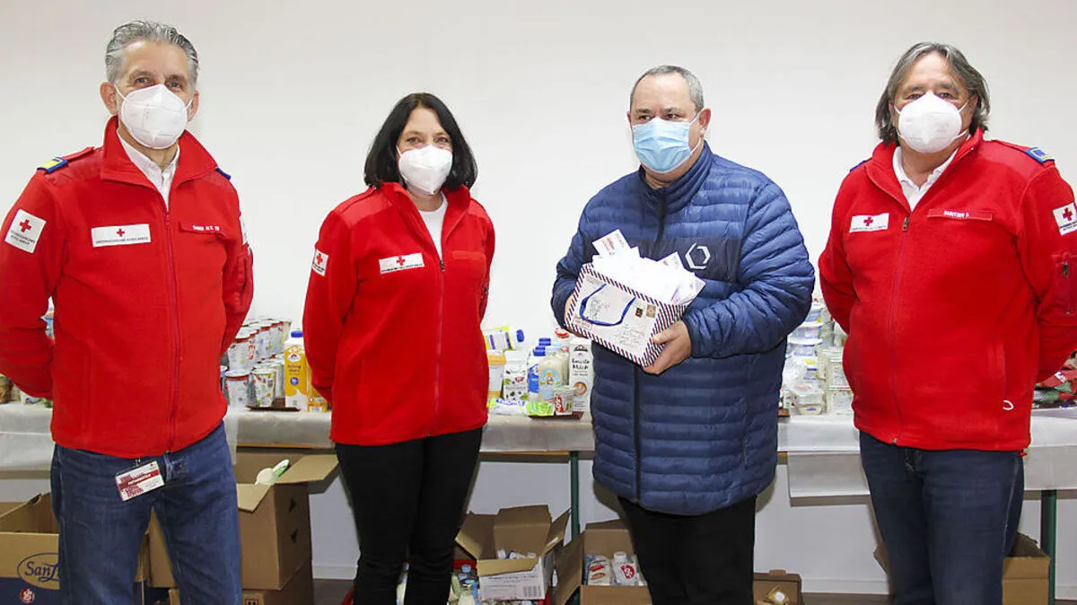 Von links: Rotkreuz-Bezirksstellenleiter Herbert Sager, Andrea Hoi, Leiterin Team Österreich Tafel in Althofen,Heinz Töltl, TIAG-Gesamtbetriebsratsvorsitzender und Ewald Sabitzer vom Tafel-Team