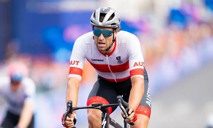 Marco Haller (AUT) am Samstag, 03. August 2024, während des Zieleinlaufs zum Rad-Straßenrennen anl. der olympischen Spiele in Paris.