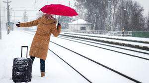 Extremwetter sorgte in den vergangenen Tagen für Ausfälle bei der Bahn | Die starken Schneefälle am vergangenen Wochenende haben in Österreich für massive Verspätungen und Ausfälle im Bahnverkehr gesorgt