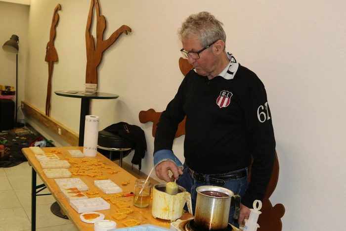 Richard Dobnig, ein begeisterter Imker, lud zum Krippengießen ein.