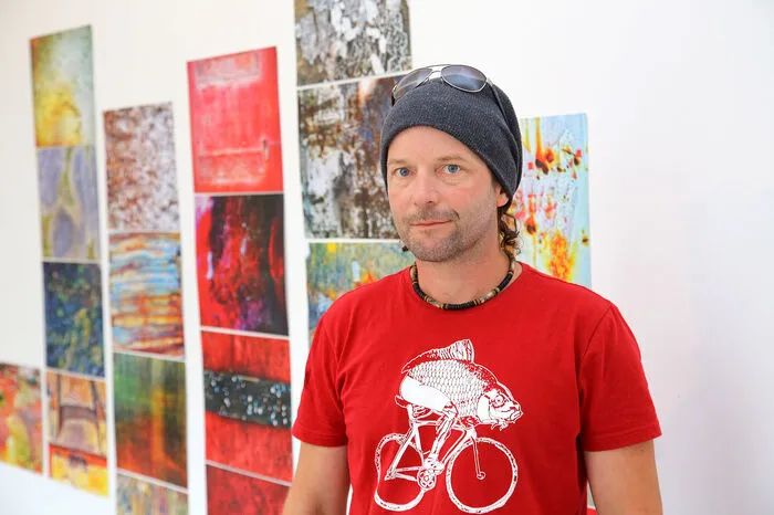 Werner Schwaiger ist künstlerischer Leiter des Projekts, bei dem die Theaterstücke "Strom", "Stahl" und "Styrical" aufgeführt werden. Letzteres ist in Zusammenarbeit mit dem Schriftsteller Franzobel entstanden.