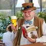 Conrad  Seidl mit seinem neuen Bier-Guide