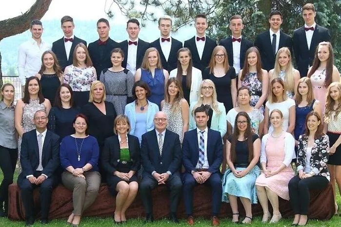 Heuer haben die ersten Schülerinnen und Schüler am Sportborg Mio die Matura absolviert: Vanessa Bauer (ausgezeichneter Erfolg), Tatjana Friedrich, Corinna Goisjak (guter Erfolg), Theresa Gruber, Lukas Janko, Stefan Klug, Corinna Kollegger, Julian Kollmann (guter Erfolg), Jakob Kriegl, Alexander Pratter, Saskia Roschitz, Anna Schüller, Manuel Sidar, Anke Sorger, Fabian Taucher, Leonie Völker (ausgezeichneter Erfolg).
