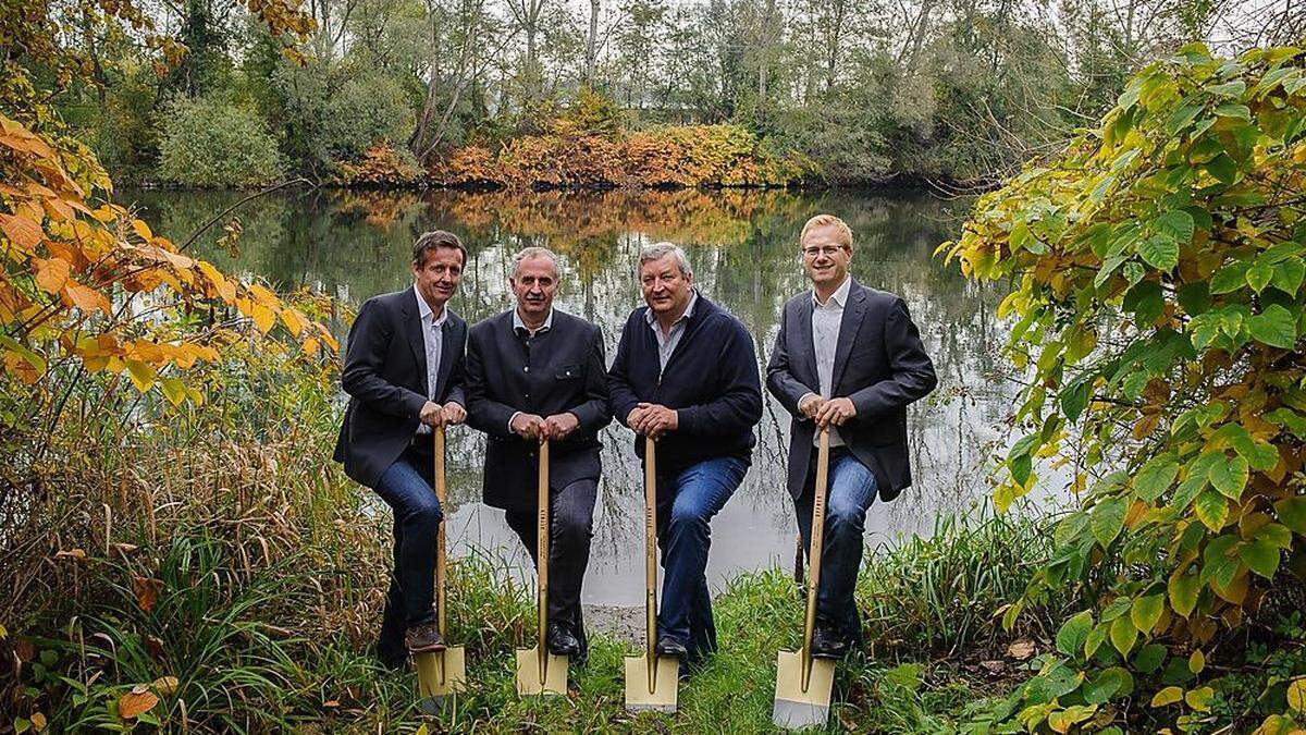 Franz Fink (Verbund), Helmut Walch (Bürgermeister Wildon), Franz Labugger (Bürgermeister Lebring) und Wolfgang Troy (Projektleiter Verbund)